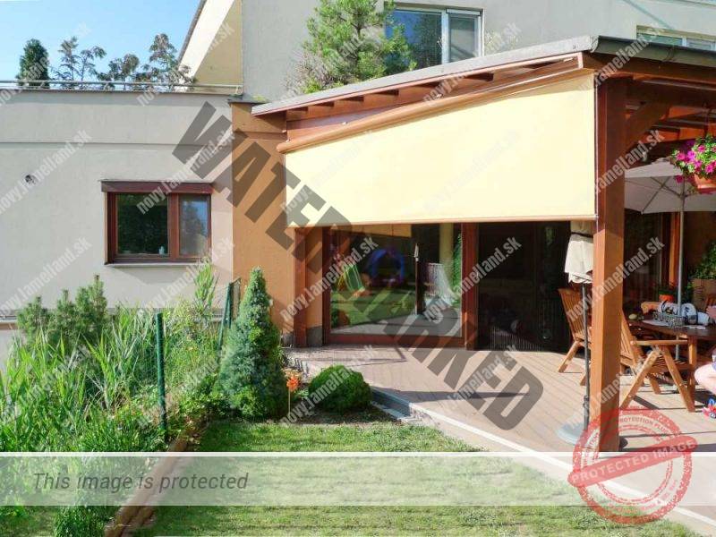 Fasádna markíza Ghibli I