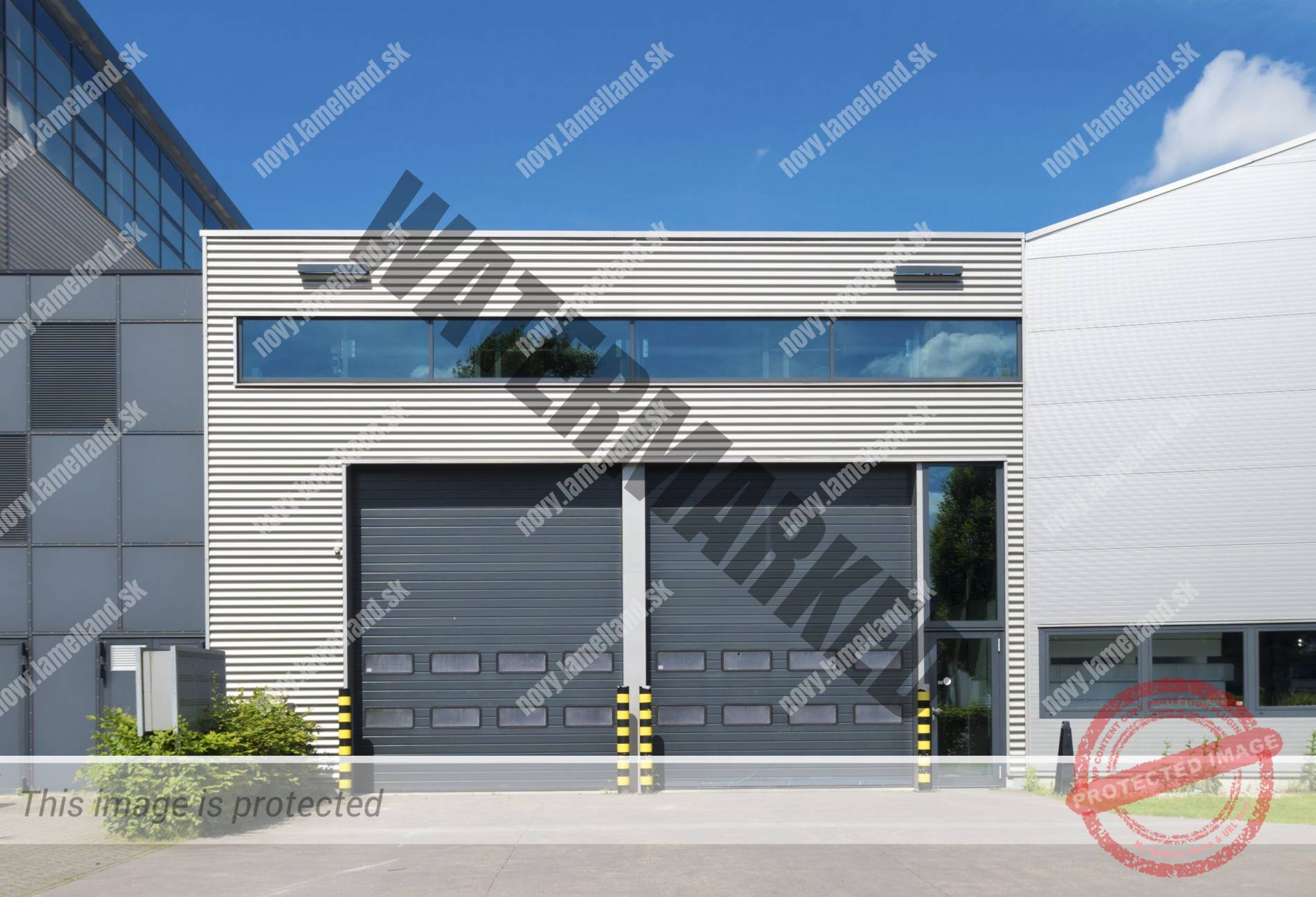 priemyselna garazova brana s presvetlovacimi okienkami