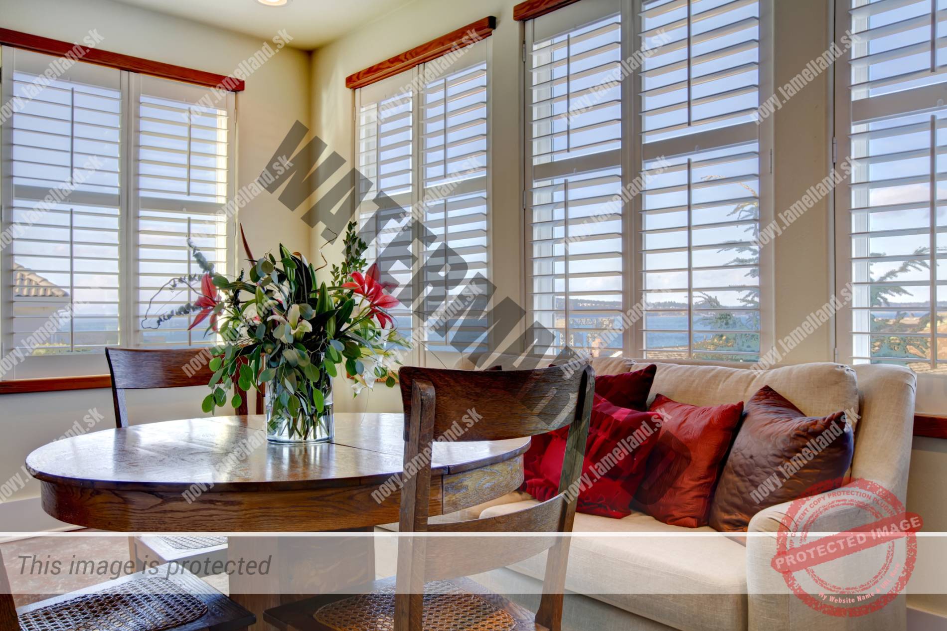 drevene zaluzie v romantickom interieri